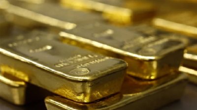 الذهب يرتفع عند التسوية لكنه يهبط 2.5% خلال يوليو