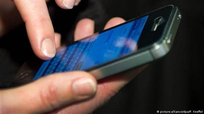 دراسة: الضرر الناتج عن التعرض للضوء الأزرق يزداد سوءا مع تقدم العمر