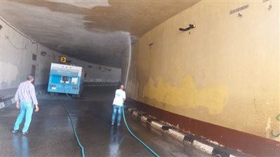 حملات نظافة بمشاركة وحدة الإنقاذ السريع في حي شرق وغرب أسيوط