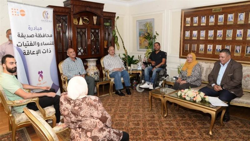 محافظ أسيوط يبحث