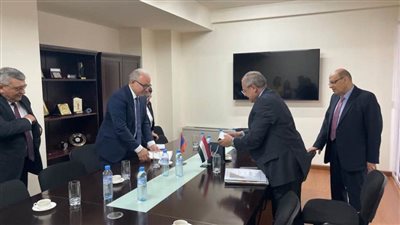 مساعد وزير الخارجية للشئون الأوروبية يعقد مشاورات سياسية أثناء زيارته إلى أرمينيا