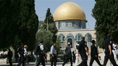 عشرات المستوطنين يقتحمون الأقصى واعتقال نحو 40 فلسطينيا في الضفة الغربية