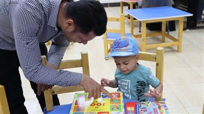 إقبال على فرع مكتبة مصر العامة بحي شرق أسيوط خلال التشغيل التجريبي