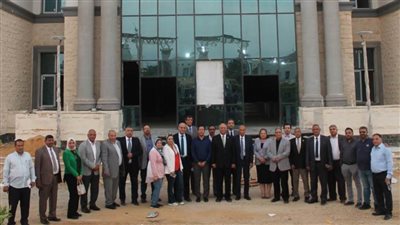 رئيس جامعة بنها يترأس اجتماع لتسيير الأعمال بجامعة الأهلية بالعبور