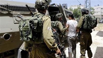 الاحتلال الإسرائيلي يعتقل 16 فلسطينيا من الضفة الغربية