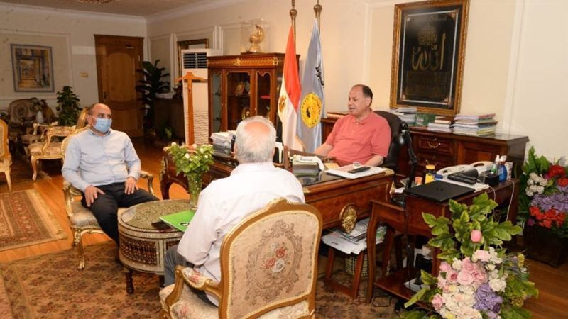 محافظ أسيوط يلتقي