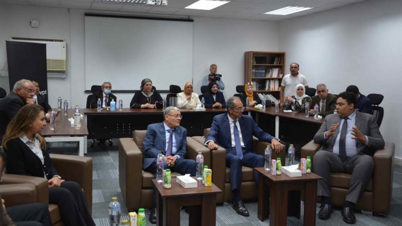 وزير الاتصالات ومحافظ