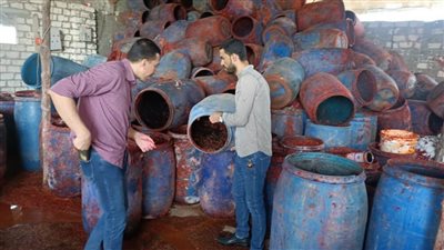 ضبط مصنعين بدون ترخيص.. والتحفظ علي 2500 كجم شطة مفرومة بالبحيرة