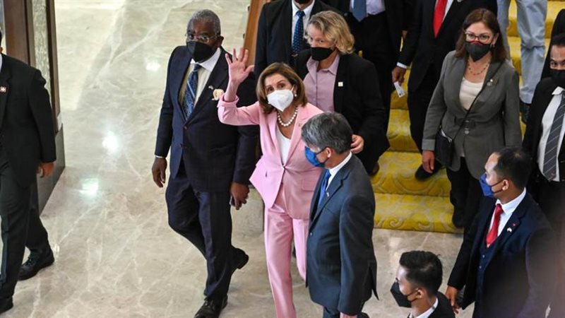 نانسي بيلوسي تصل