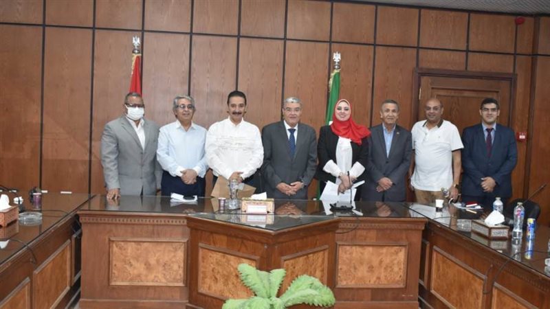 محافظ المنيا والنواب