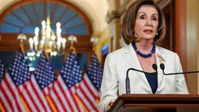 في أول زيارة منذ 2015.. رئيسة مجلس النواب الأمريكي تصل طوكيو لإجراء محادثات مع رئيس الوزراء الياباني