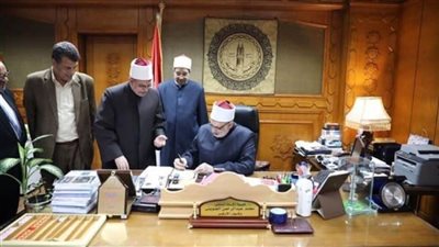 وكيل الأزهر يعتمد حركة تنقلات جديدة لبعض القيادات في المناطق الأزهرية