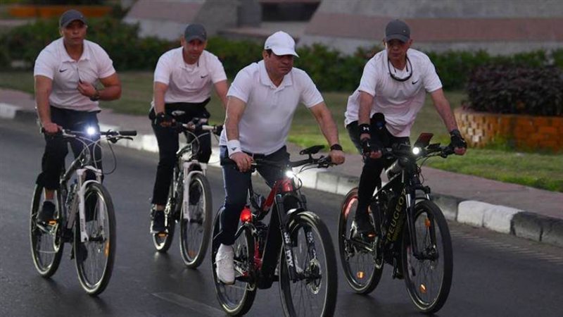 الرئيس السيسي يقوم