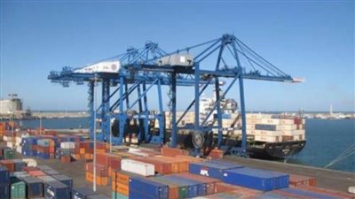 انتظام حركة الملاحة وتداول البضائع بميناء الإسكندرية