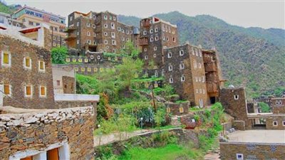 عسير السعودية أيقونة التراث والطبيعة تجتذب السياحة الخليجية والعربية