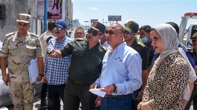 محافظ الإسكندرية يتتفقد مشروعات فصل مياه الأمطار عن الصرف الصحي