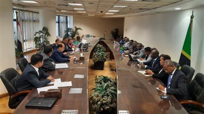 تعزيز التعاون بين مصر وتنزانيا في مجال النقل الجوي 