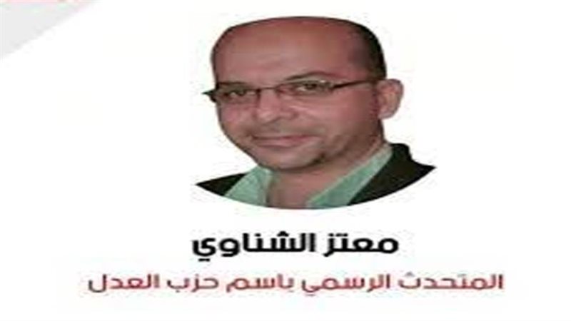 الكاتب الصحفي معتز