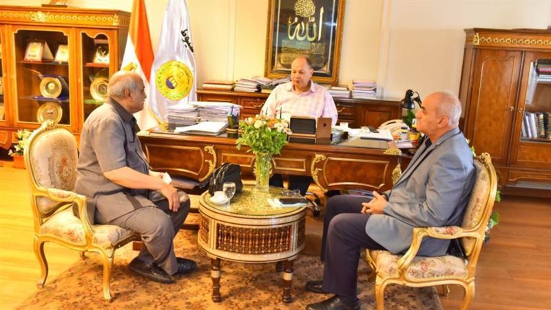 جانب من لقاء المحافظ