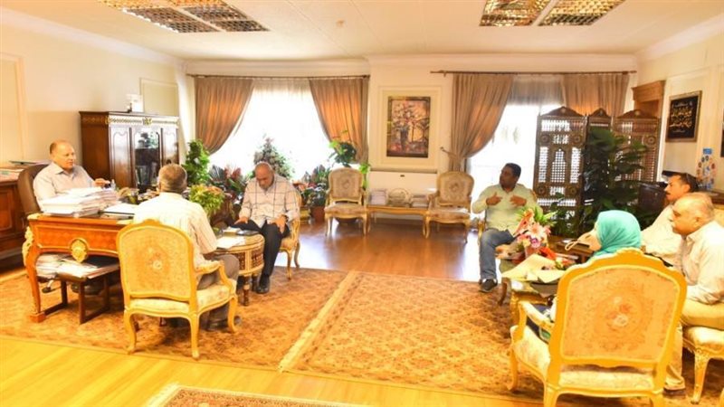 محافظ أسيوط خلال