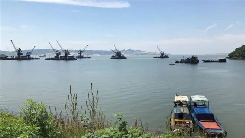 نقل الرمال من الصين