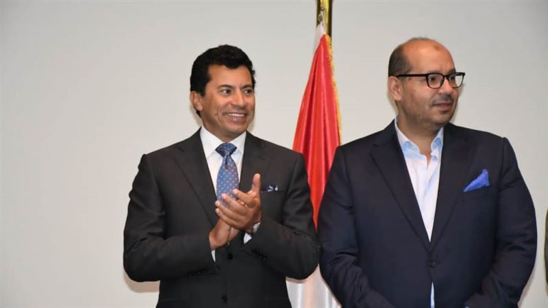 د. أشرف صبحى ومهندس