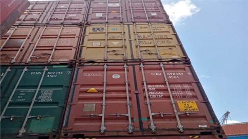 شحنة من ماكينات الغزل