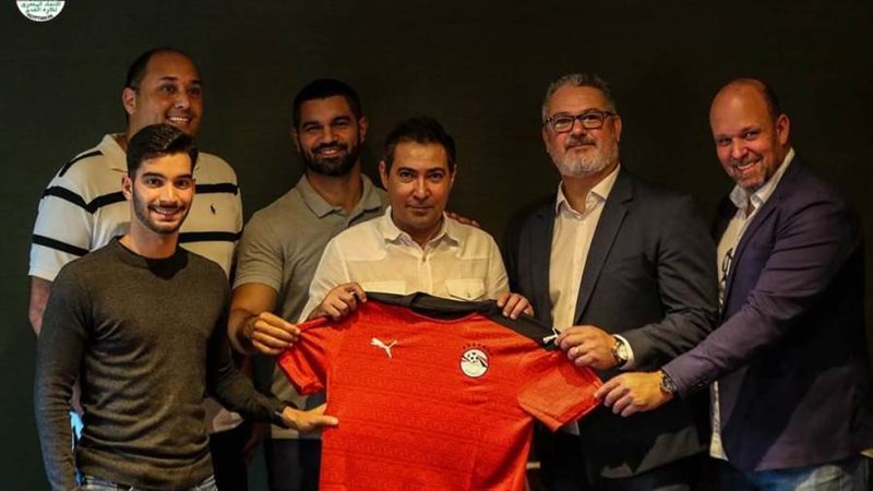 ميكالي وجهازه