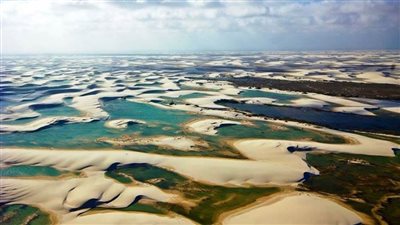 رمال بيضاء وبحيرات سوداء.. المنتزه الوطني بالبرازيل جمال نادر وطبيعة خلابة