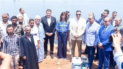 وزيرة الهجرة ومحافظ الدقهلية يوزعان 30 مركب صيد على الصيادين