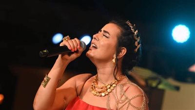 دينا الوديدي تحيي حفلا بالمهرجان الروماني بالإسكندرية