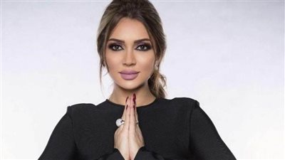 شفاه عبير أحمد تضعها في صدارة 