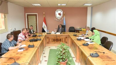 رئيس جامعة سوهاج يناقش خطة عمل مركز نور البصيرة لذوي الإعاقة خلال العام الدراسي الجديد