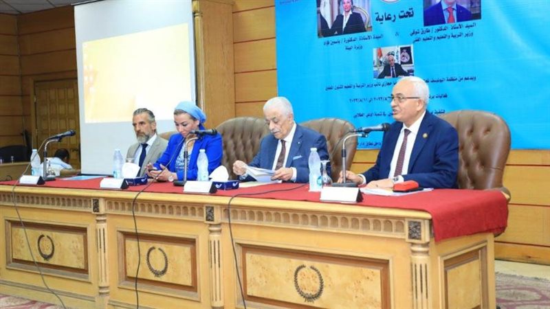 وزيرا البيئة و التعليم