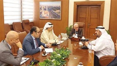 محافظ بورسعيد يبحث مع وفد استثماري إماراتي سبل التعاون المشترك