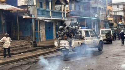 الحكومة في سيراليون تفرض حظر التجول وسط احتجاجات عنيفة