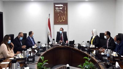 مدبولي يتابع الإجراءات التنفيذية لحزمة الحماية الاجتماعية الاستثنائية التي وجه بها رئيس الجمهورية
