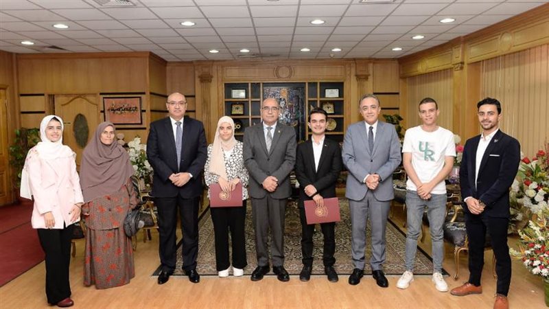 تكريم أوائل الطلاب