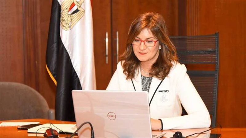 السفيرة نبيلة مكرم