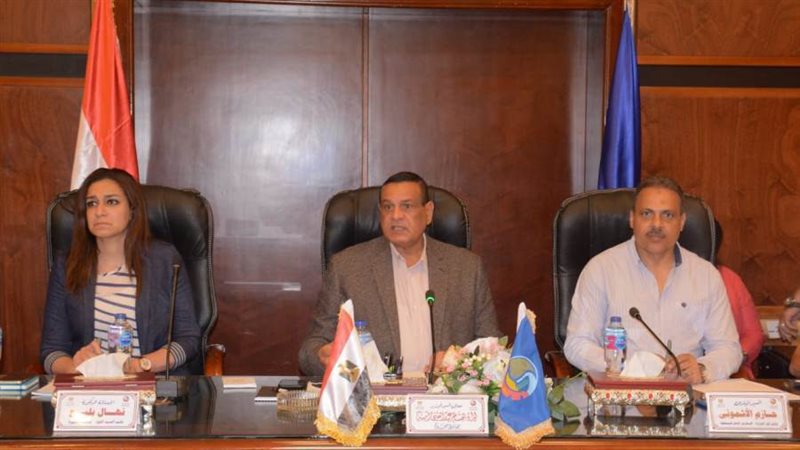 محافظ البحيرة يستعرض