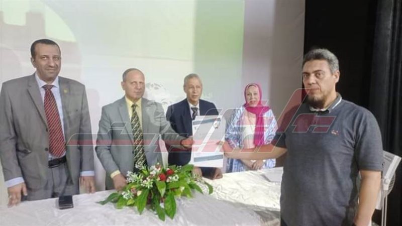 خلال التكريم