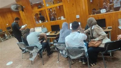 490 طالبًا يسجلون رغباتهم داخل مكتب تنسيق جامعة المنصورة