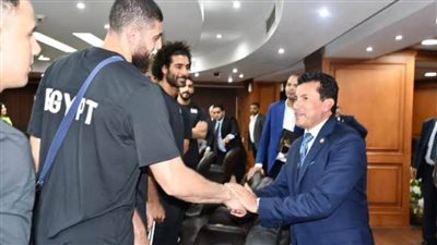 وزير الرياضة يلتقي لاعبي منتخب 