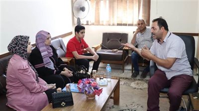 جامعة سوهاج تقدم الدعم لطالبة من ذوي الهمم