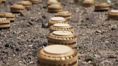 تفكيك ألغام مضادة للدروع جرفتها السيول جنوبي محافظة الحديدة باليمن