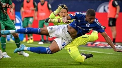 تعادل شالكه وبوروسيا مونشجلادباخ  في البوندسليجا