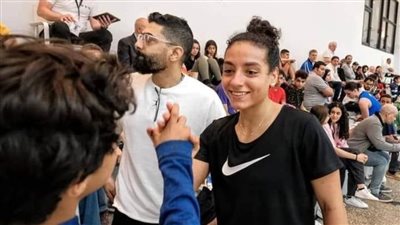 كنزي أيمن تصعد لنصف نهائي بطولة العالم لناشئات الإسكواش بفرنسا