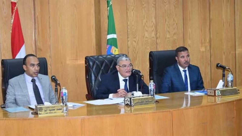 محافظ المنيا خلال