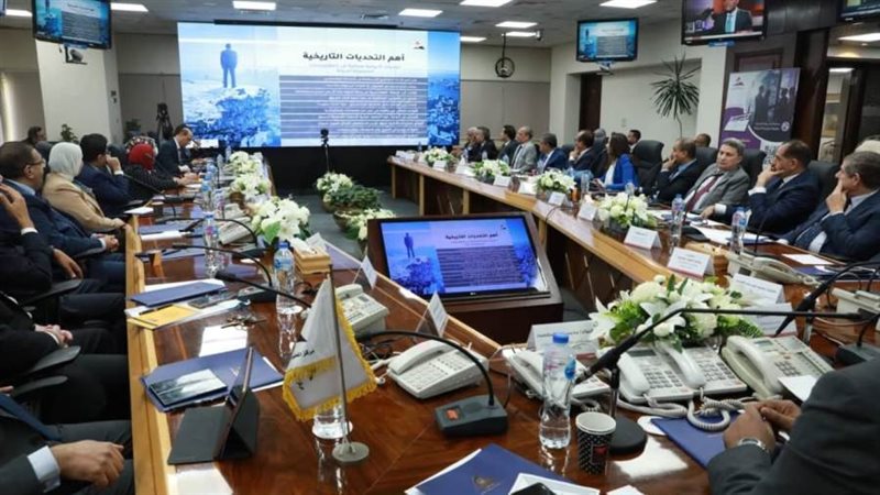 خلال الاجتماع