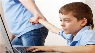 التثقيف الصحي يحذر من إدمان الإنترنت ومخاطره على أولادنا 
